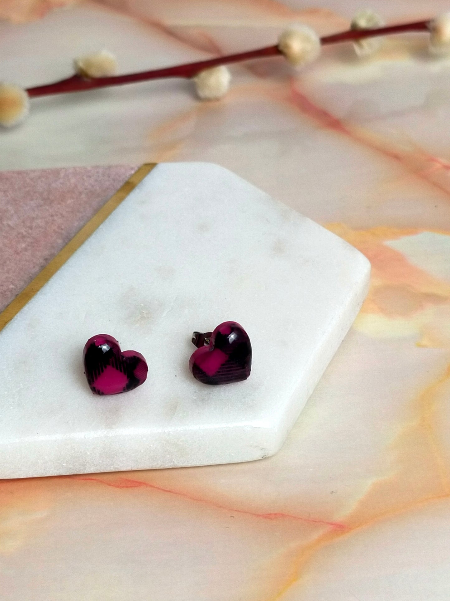 "Aspen" Small heart check resin stud earrings