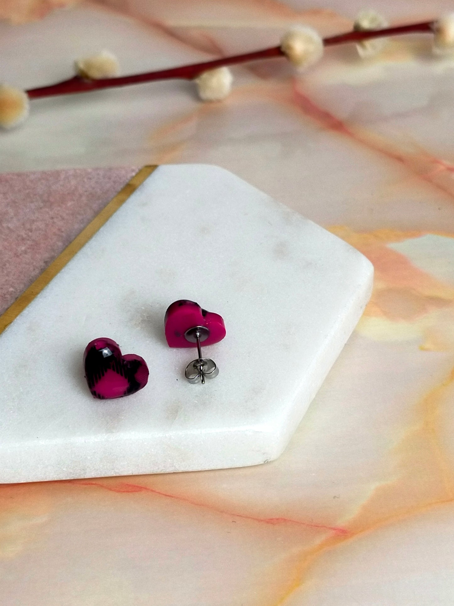 "Aspen" Small heart check resin stud earrings