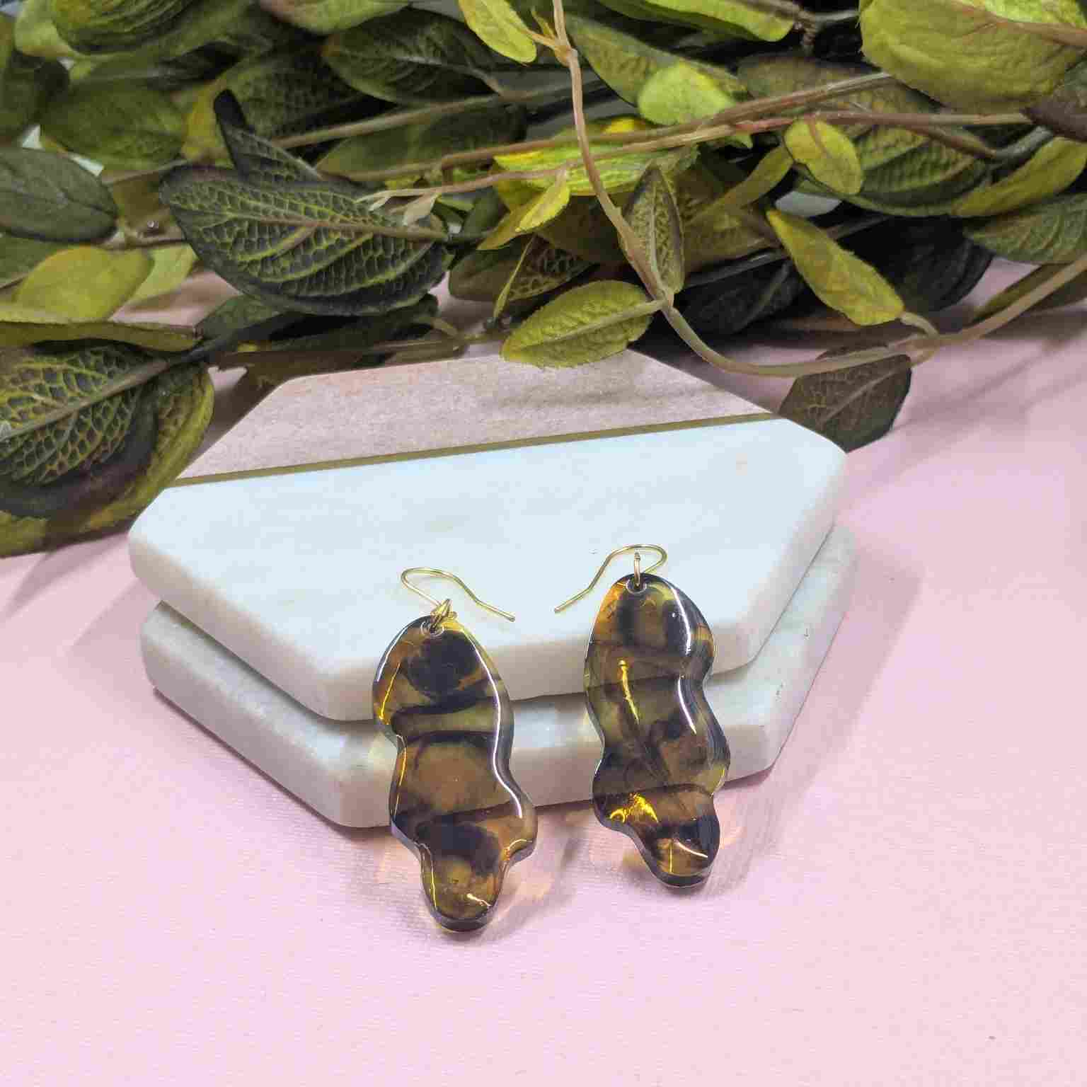 Pair of Billie Tortoiseshell Wavy Resin Dangle Earrings - Gold Plated