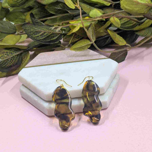 Pair of Billie Tortoiseshell Wavy Resin Dangle Earrings - Gold Plated