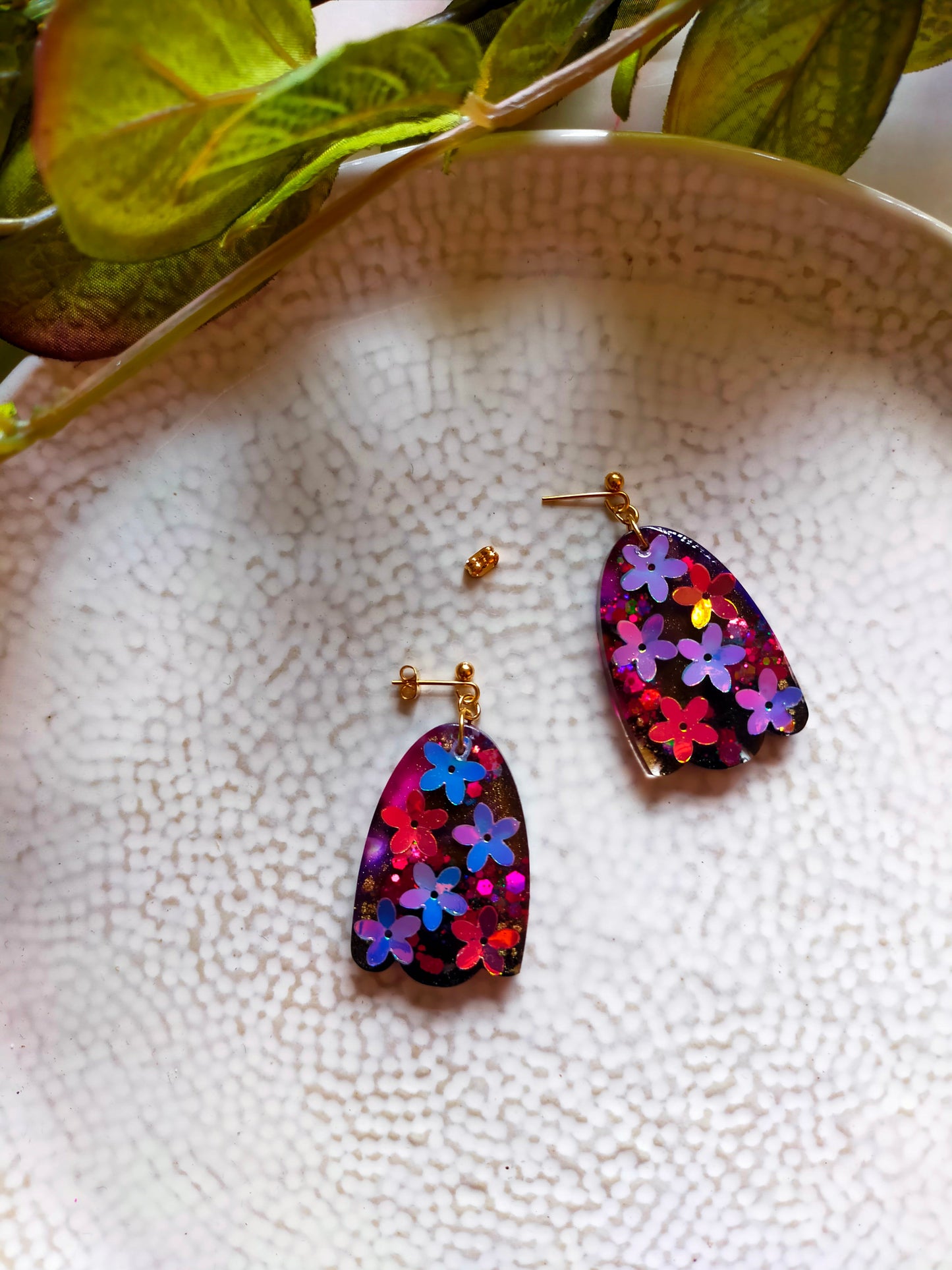 Resin Dangle Earrings - Oval Shaped Wave with Flower Sparkles
