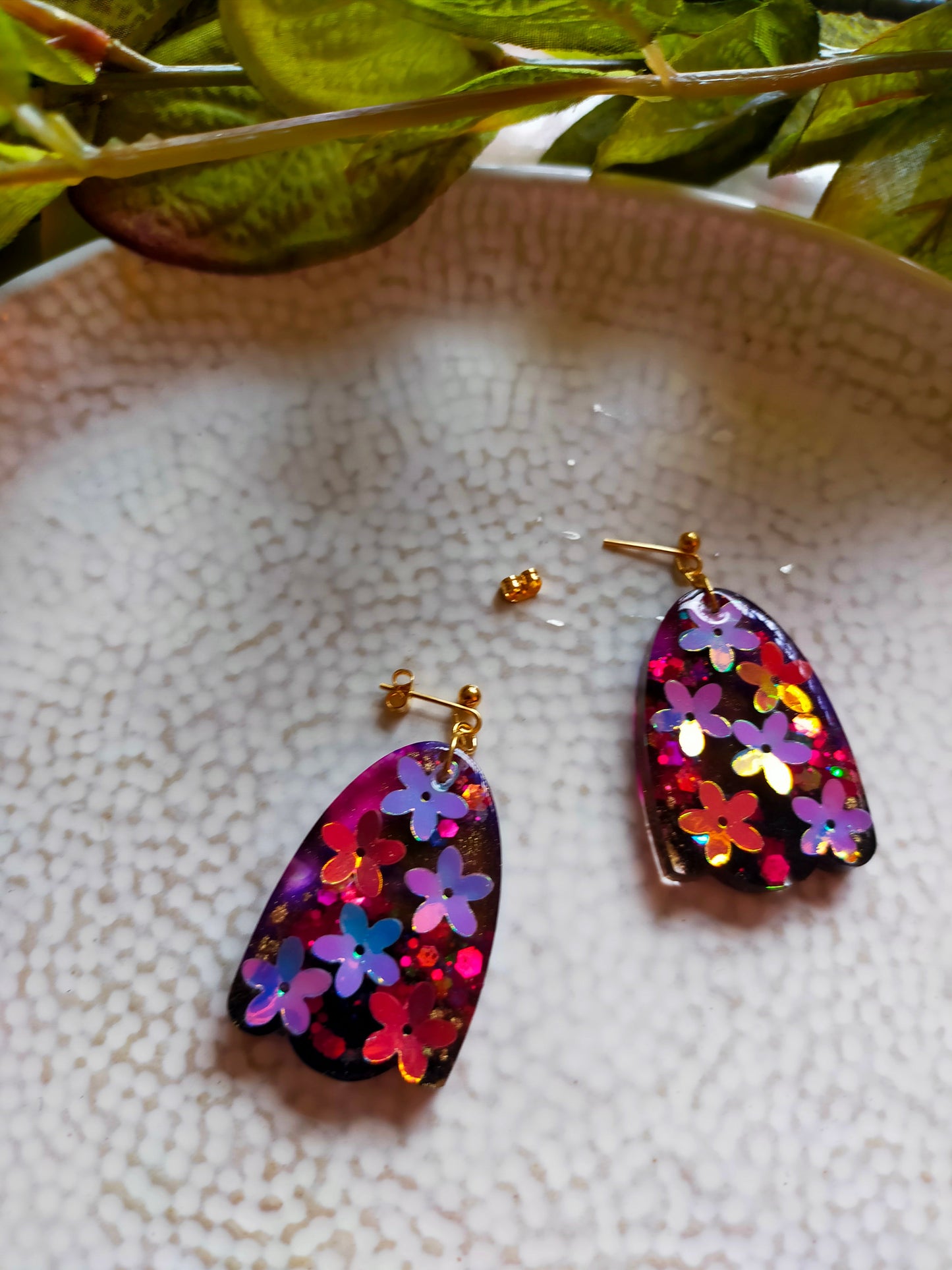 Resin Dangle Earrings - Oval Shaped Wave with Flower Sparkles