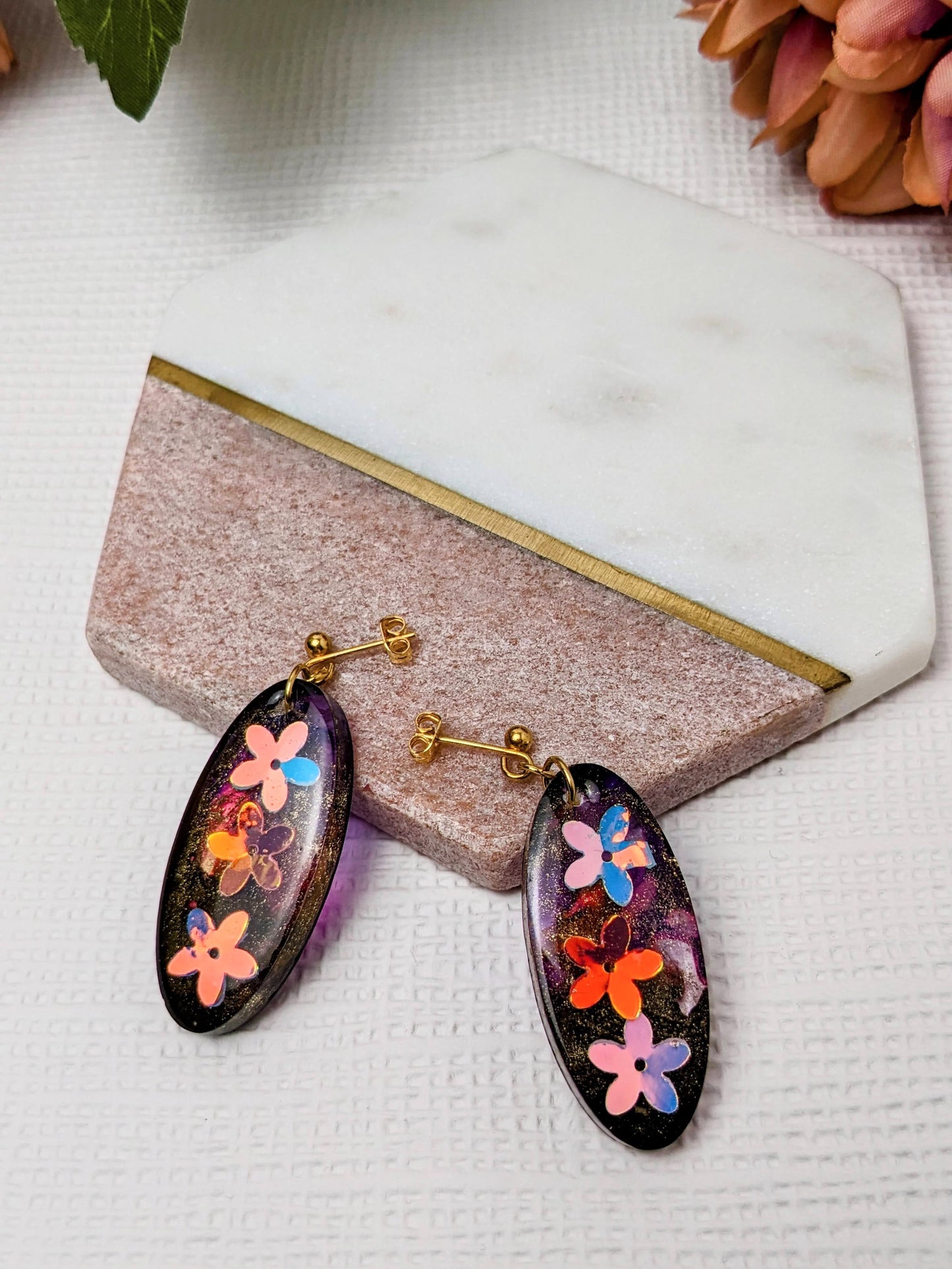 Resin Dangle Earrings Multi Black Gold Oval Flower Sparkle