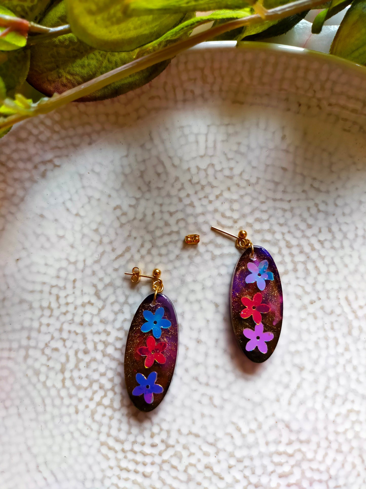 Resin Dangle Earrings Multi Black Gold Oval Flower Sparkle