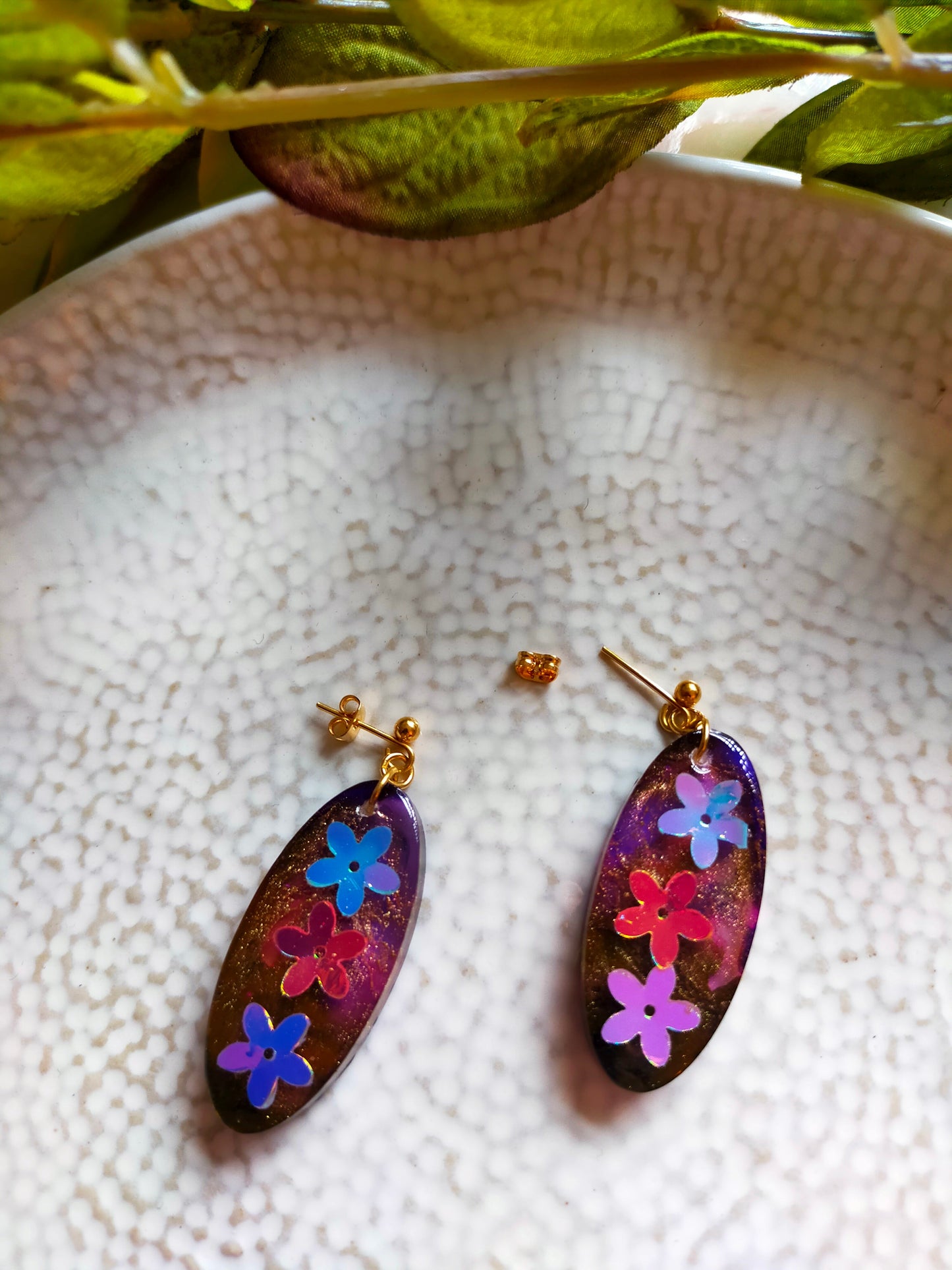 Resin Dangle Earrings Multi Black Gold Oval Flower Sparkle