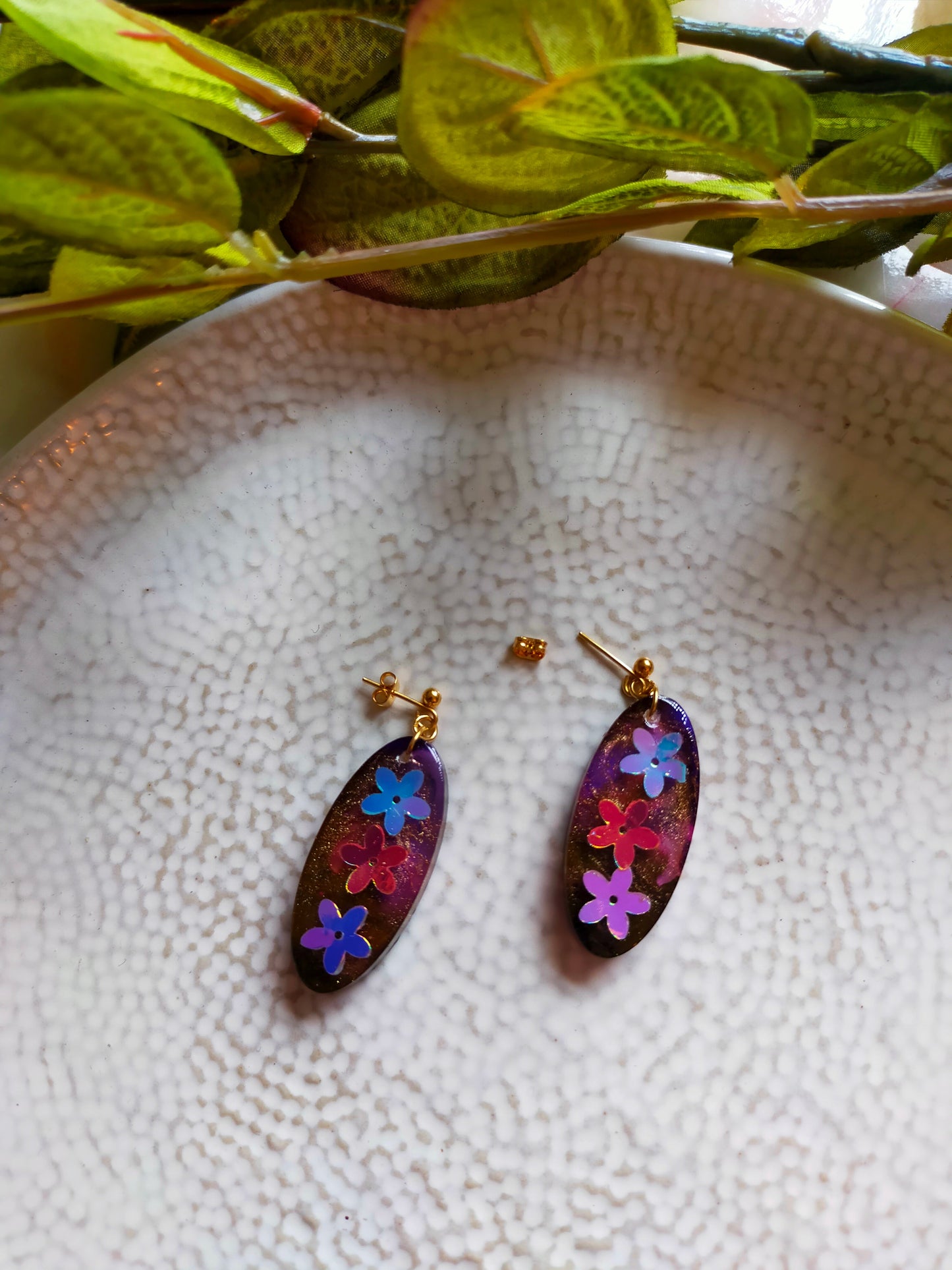 Resin Dangle Earrings Multi Black Gold Oval Flower Sparkle