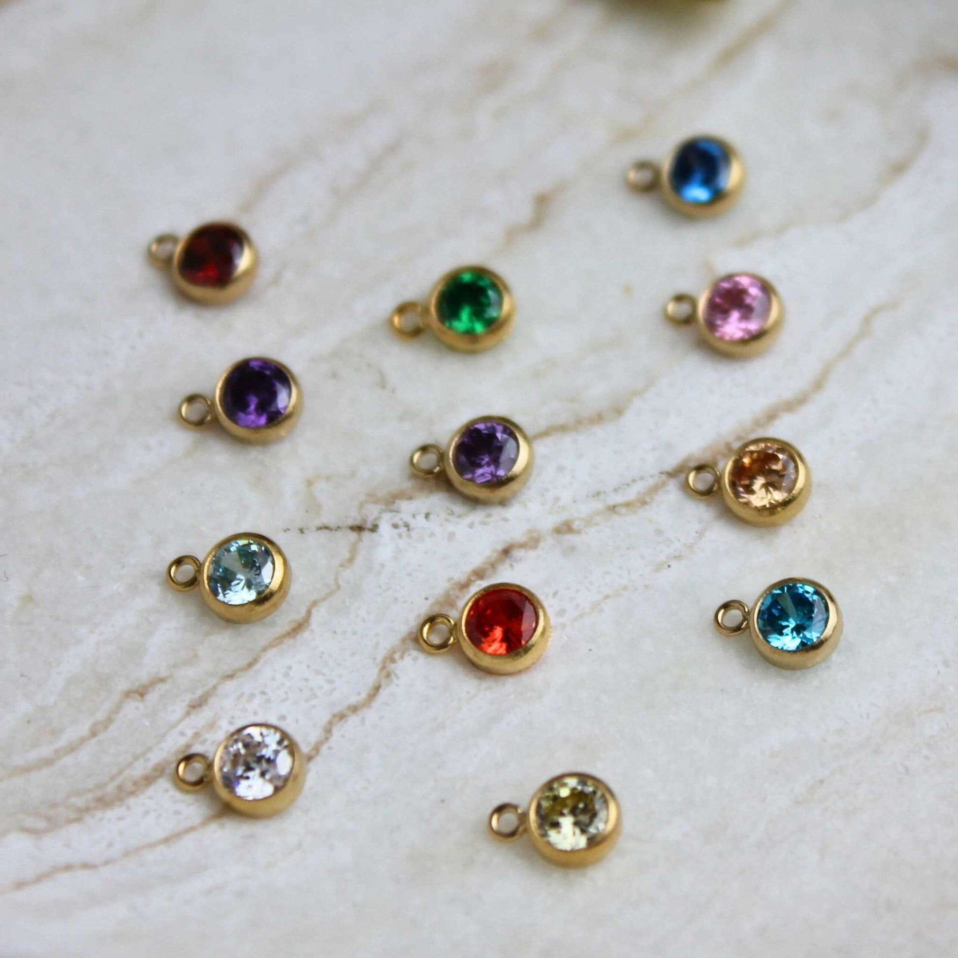 Add a touch of personalised sparkle to your jewellery collection with our 4mm Cubic Zirconia Birthstone Charm in Gold-Filled.