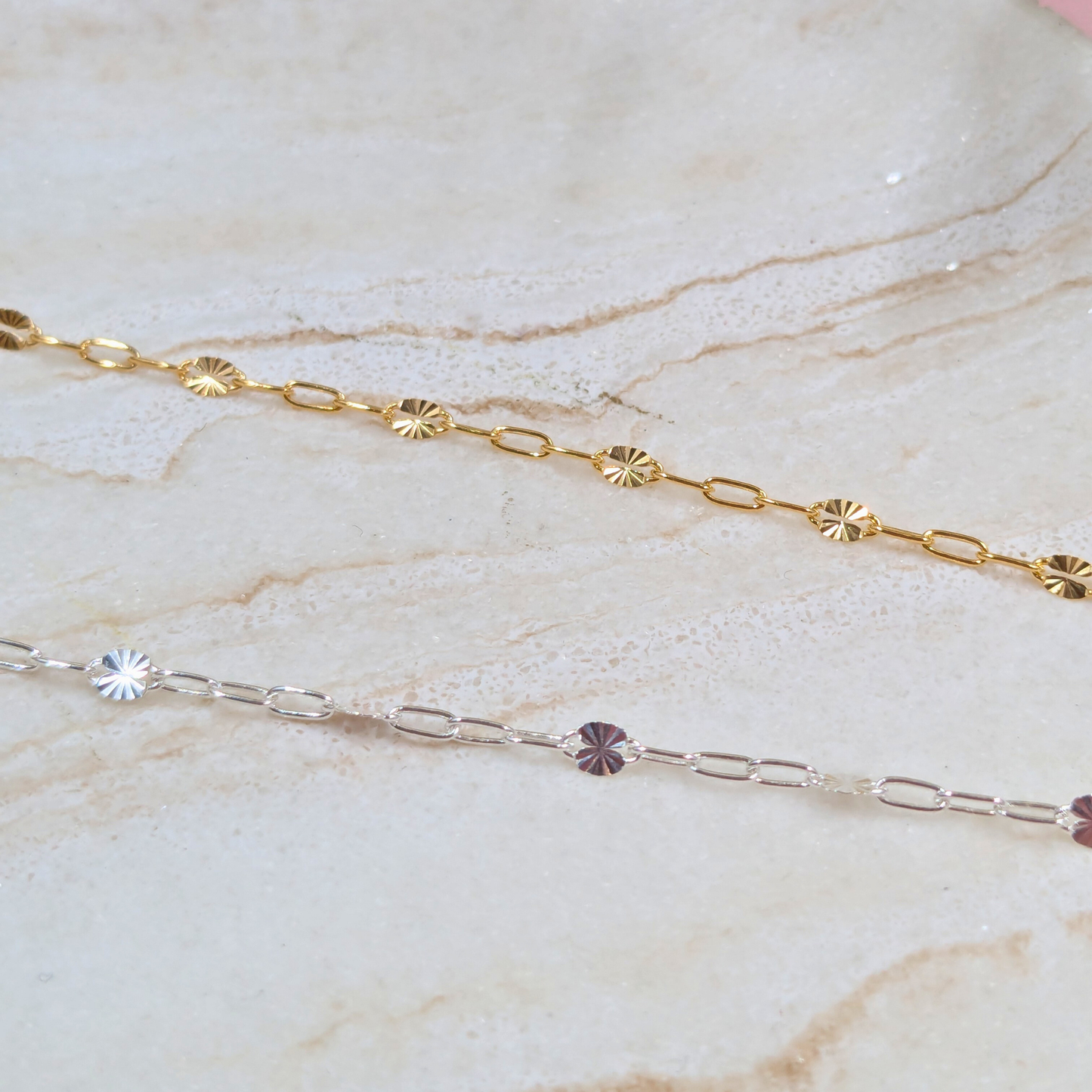 "Berlin" Oval Starburst & Cable Chain