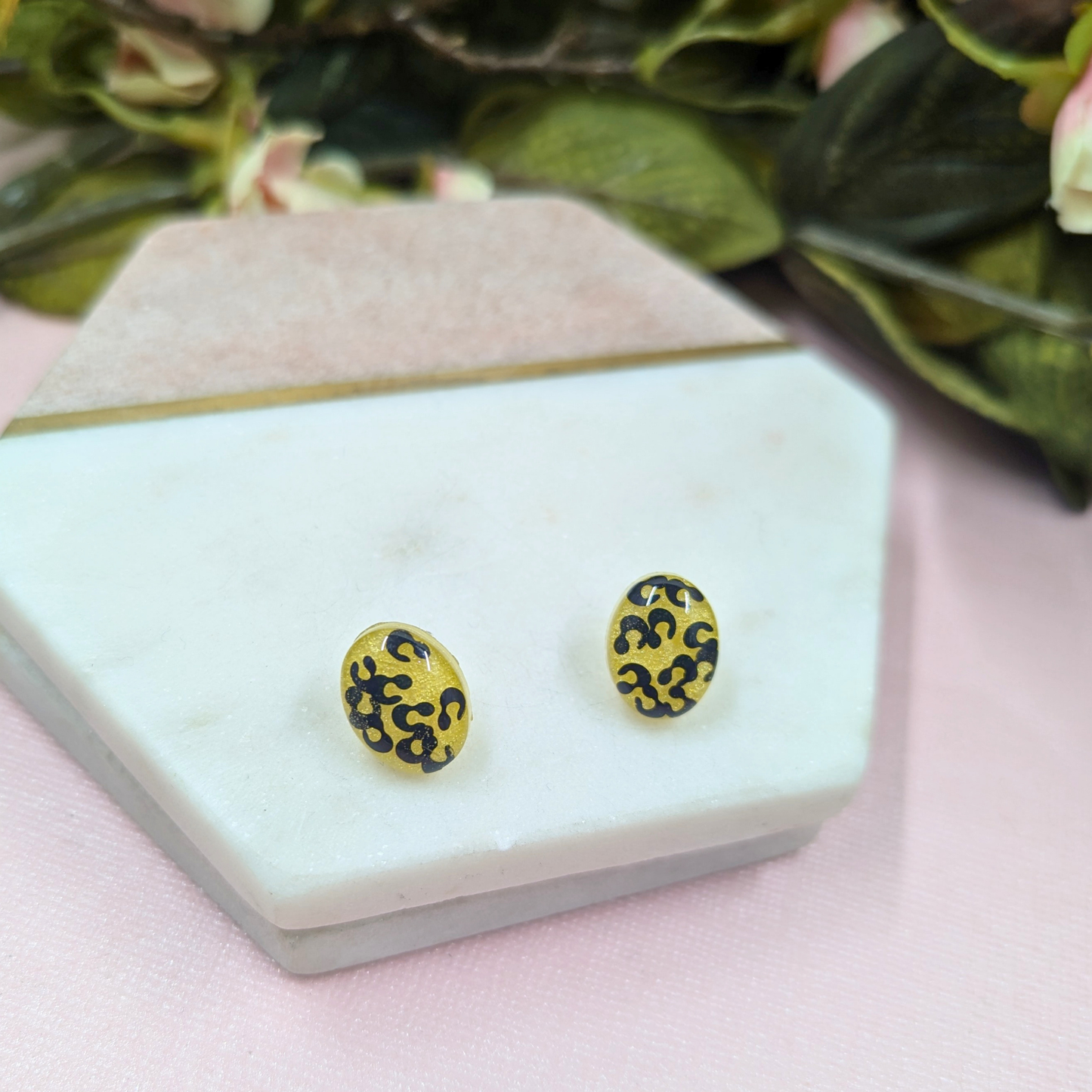 Animal print resin oval stud earrings 1.5cm with silver plated posts