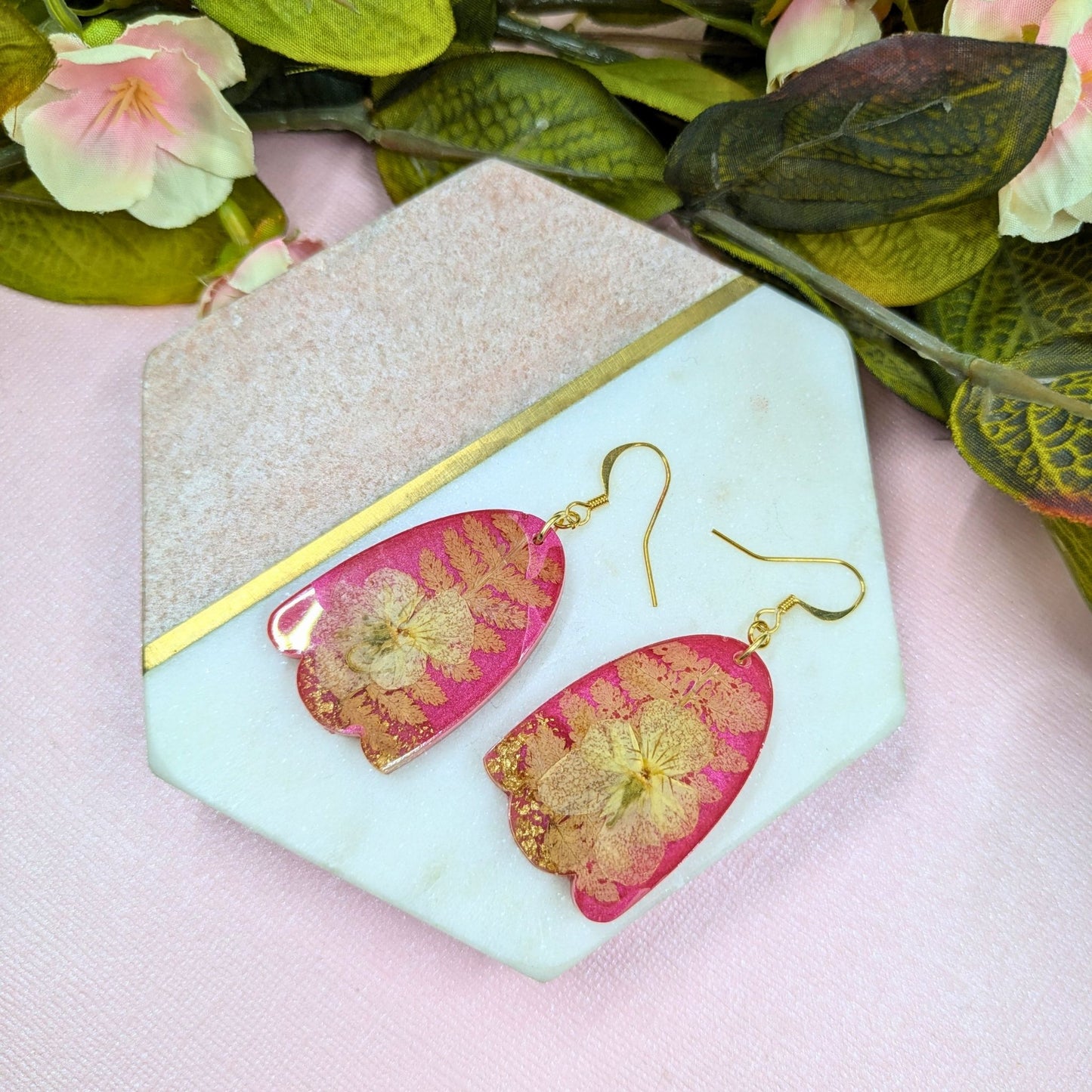 "Esme" Oval Wave Red With Real Flowers Resin Dangle Earrings