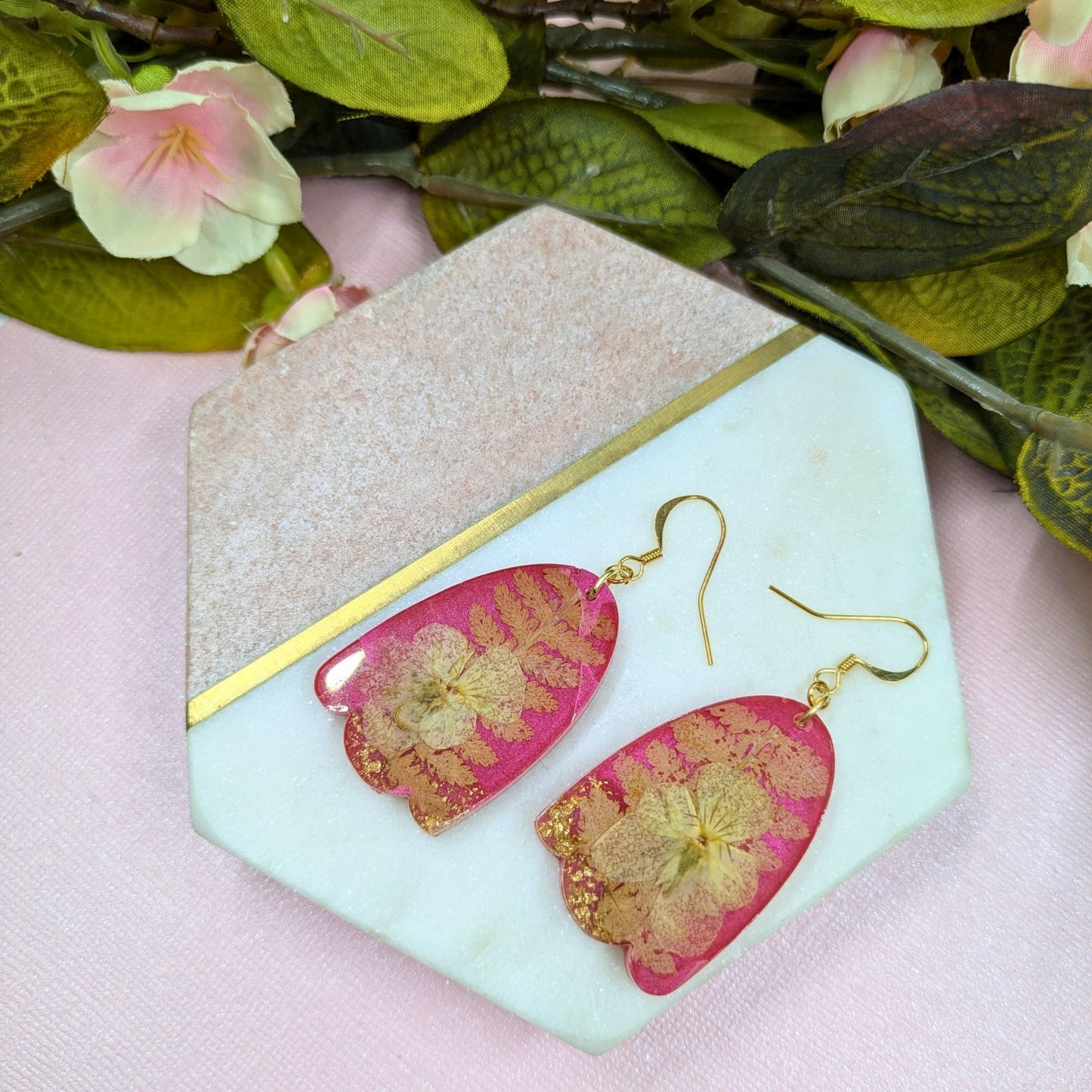 "Esme" Oval Wave Red With Real Flowers Resin Dangle Earrings