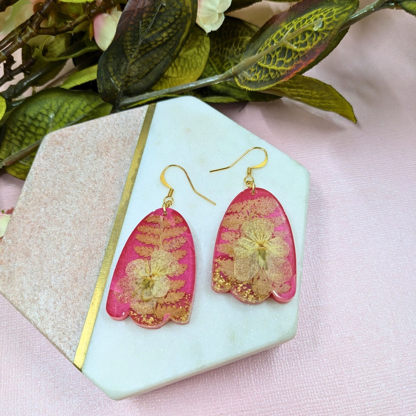 "Esme" Oval Wave Red With Real Flowers Resin Dangle Earrings