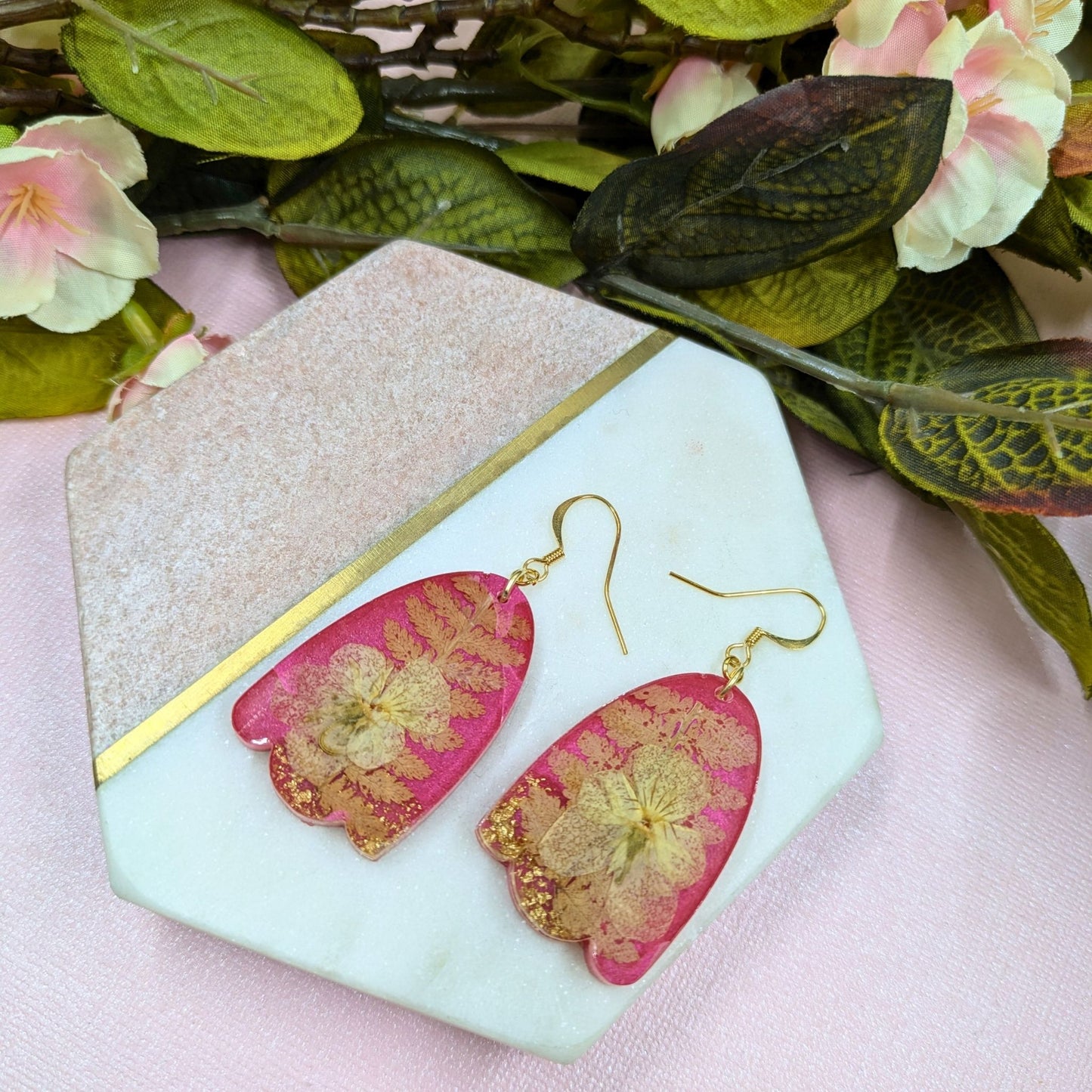 "Esme" Oval Wave Red With Real Flowers Resin Dangle Earrings