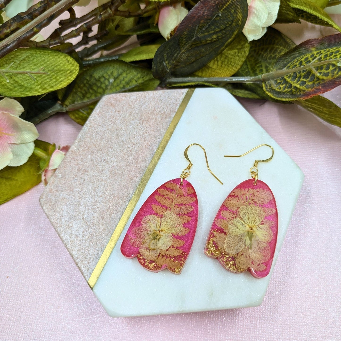"Esme" Oval Wave Red With Real Flowers Resin Dangle Earrings